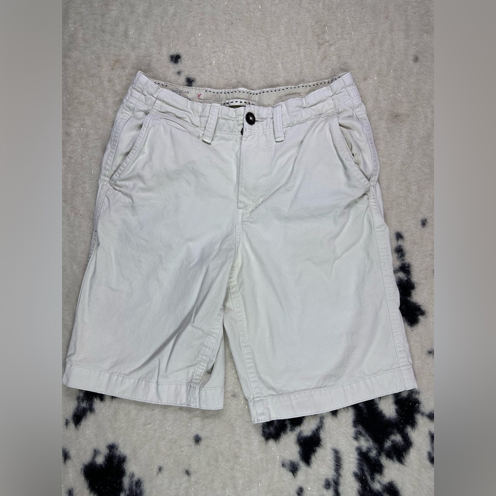 American Eagle Men’s Ivory Longer Length Khaki Shorts Size 30